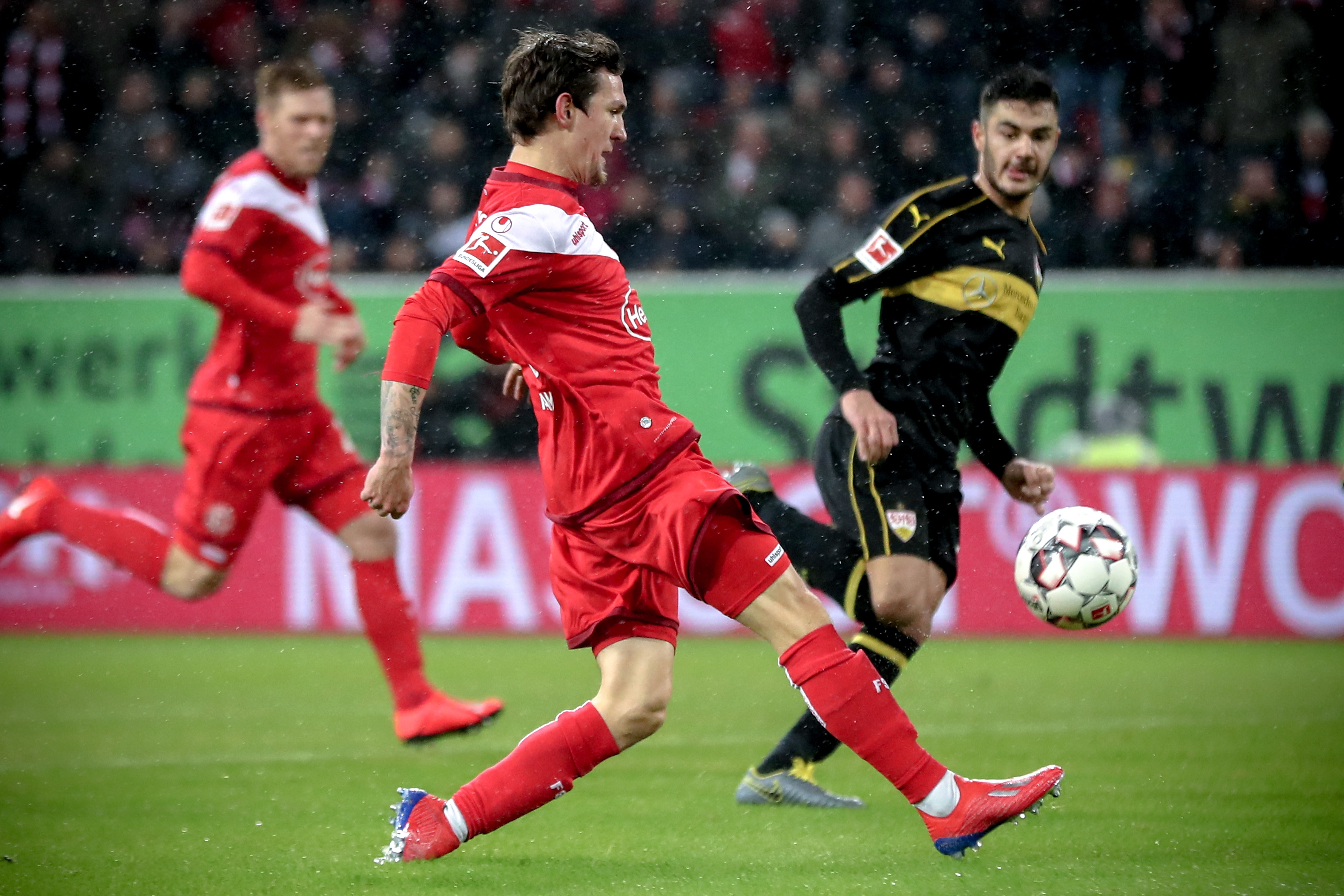 制造威胁 制造威胁