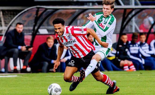 他注意到曼 他注意到曼